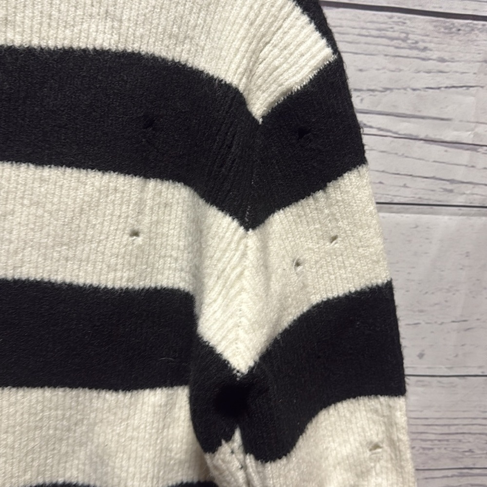 Sweater - Picture 3 of 5